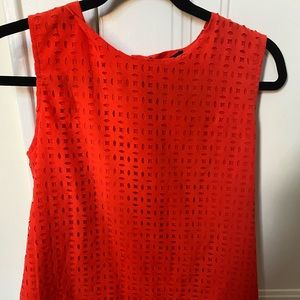 Sleeveless shirt red